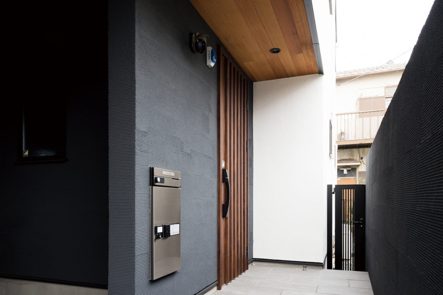 注文住宅「無機質と有機質の調和が心地よい住まい」の玄関2の施工事例