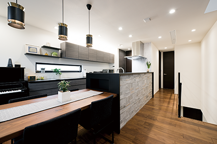注文住宅「無機質と有機質の調和が心地よい住まい」のキッチンの施工事例