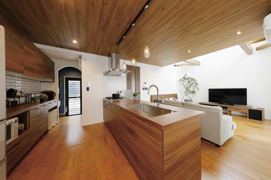 注文住宅「あたたかみのあるナチュラルな木調ハウス」のキッチン2の施工事例