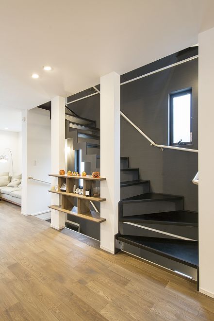 注文住宅「広がりある空間を意識した高性能住宅」の階段の施工事例