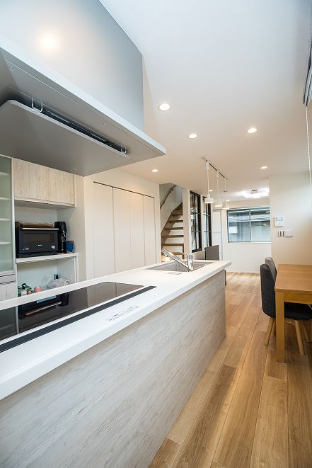 注文住宅「空間を有効活用した3階建て狭小住宅」のキッチン2の施工事例