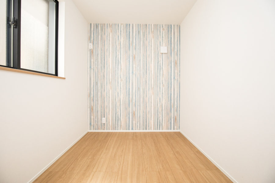 注文住宅「木目調の内装からあたたかみを感じるスケルトン階段の家」の寝室3の施工事例
