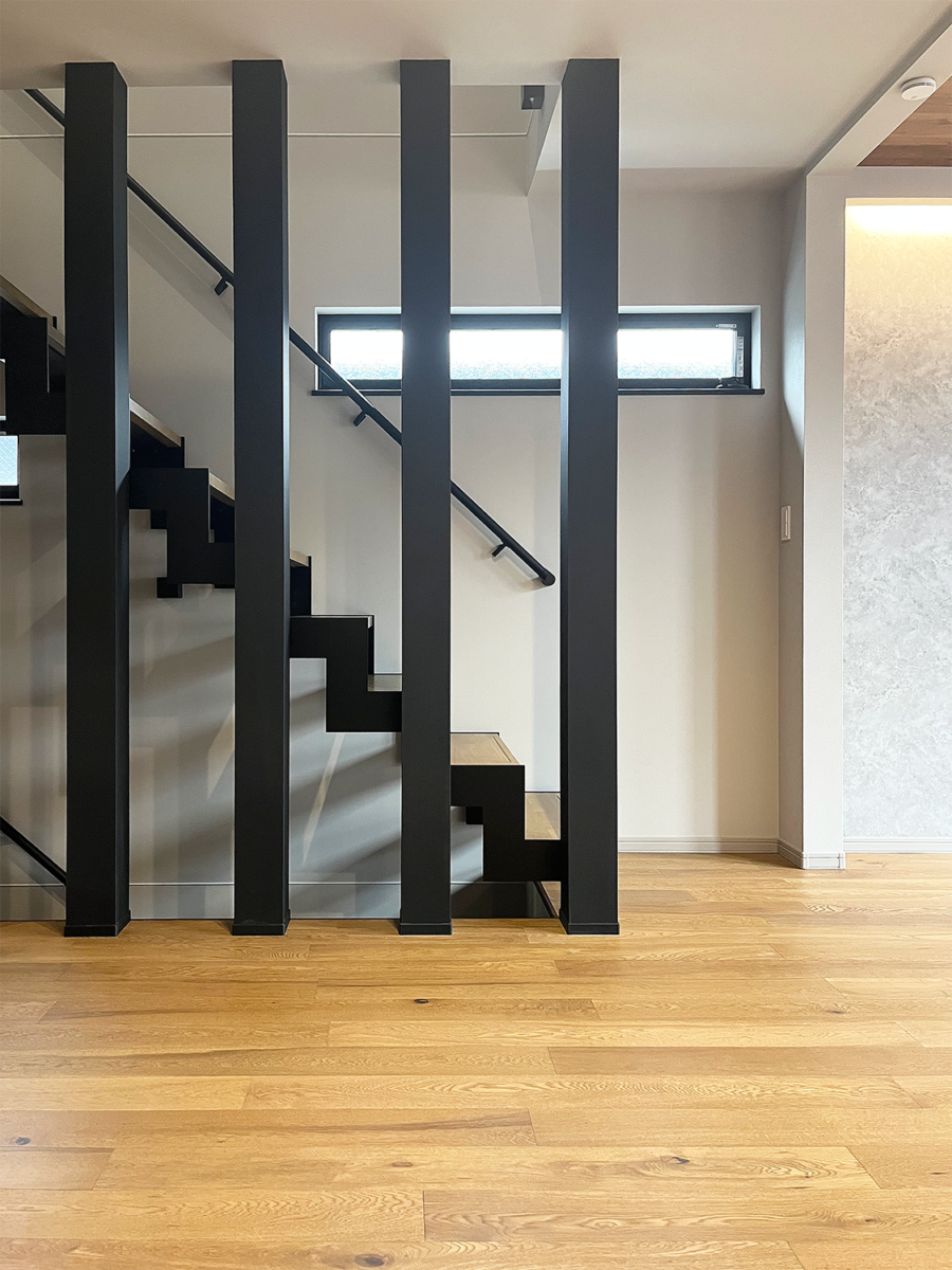 注文住宅「ビルトインを望める家」の階段の施工事例