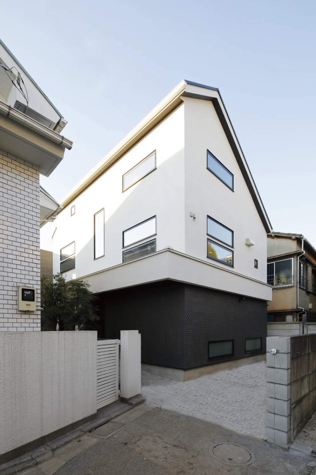 注文住宅「明るい地下室付きのスキップフロアの家」の外観の施工事例