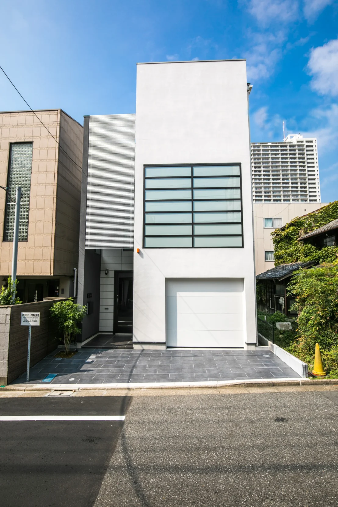 スクエアな外観が連立するように設計