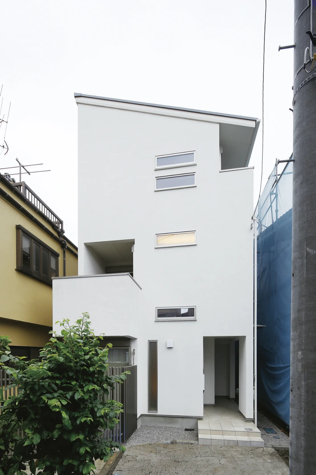 外壁材に漆喰を使用。性能とデザインを兼ね備えた外観となっている